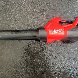 Milwaukee M18 FUEL Blower AND Batttery 5.0