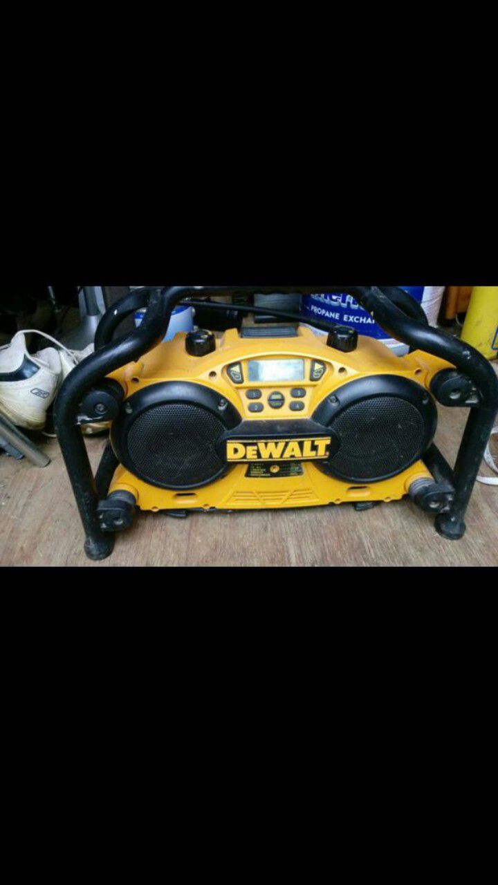 DeWalt DC011 work side radio 18V