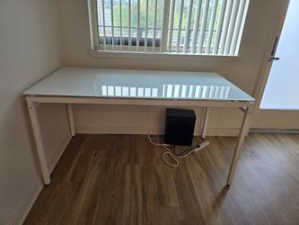 Computer table