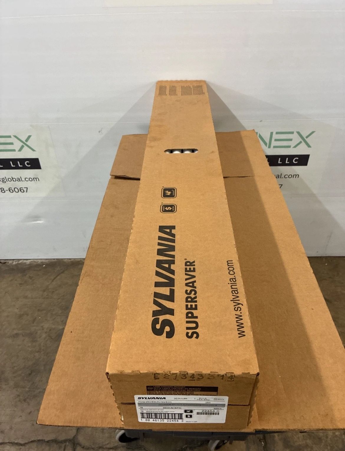 Sylvania 22438, 32 Watt, 48" Length, CRI 90, Cool White Fluorescent Tube Light Bulb (30 Light Bulbs)