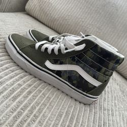 Women’s 7.5 Vans