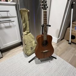 Luna Safari Muse Travel Guitar + Extras