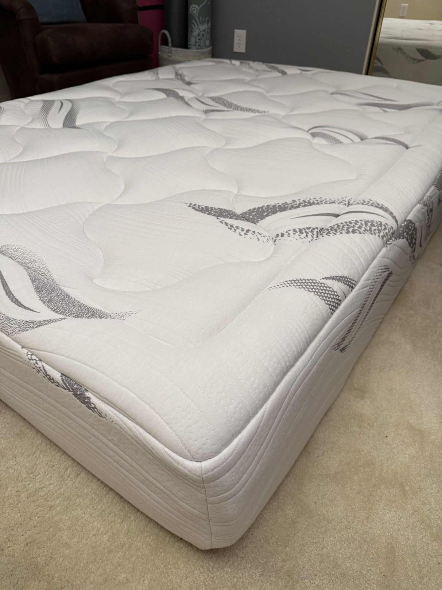 Basically New Great Queen Mattress!