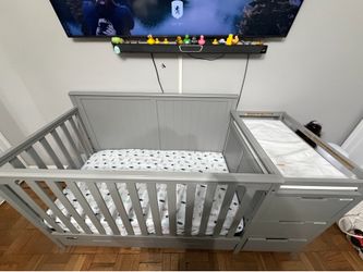 Graco Hadley 5 in 1 convertible crib