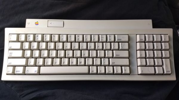 Vintage 1992 Apple II M0487 Computer Keyboard As Is