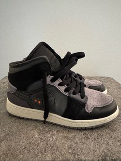 Nike Air Jordan 1 Mid Sneakers