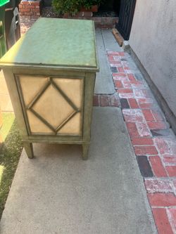 Chest/dresser/cabinet
