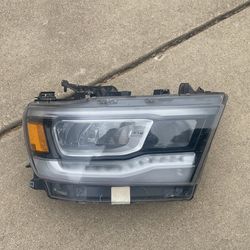 5gen Ram 1500 Headlight