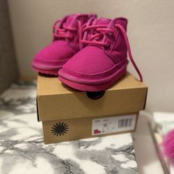 UGG® Neumel II Chukka Boot - Toddler / Little Kid  Plus Hat