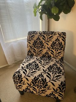 ACCENT CHAIR