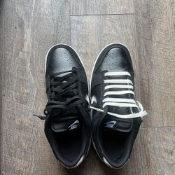 Nike dunks size 9.5