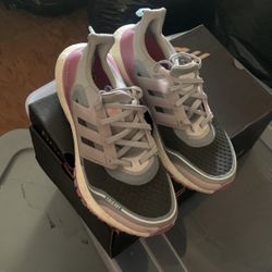 Women’s Running Shoes 