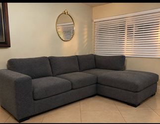 “L-shaped sofa , 3 seats, featuring a detached chaise section. Upholstered in a soft, textured fabric with a comfortable, casual look.”