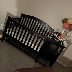 Baby Crib With Changing Table And 2 Drawers