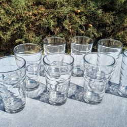 BRAND NEW SET OF 8 GLASSES 