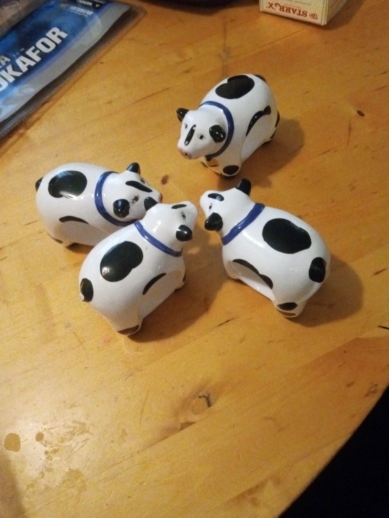 Set Of Cow Napkin Holder
