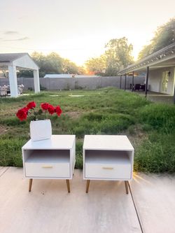 2 white nightstands set