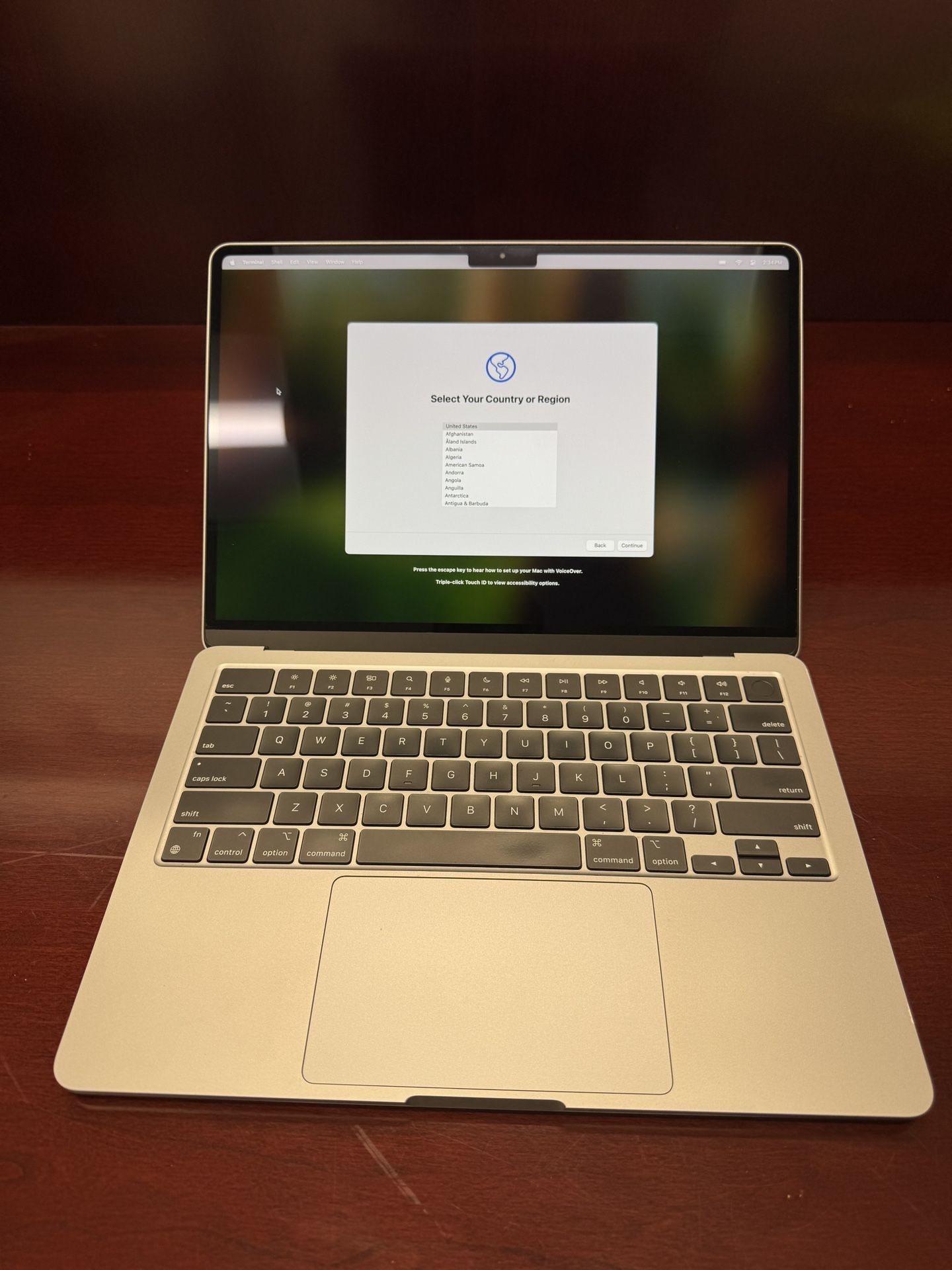 Apple 2022 13” Macbook Air (A2681) M2 Chip