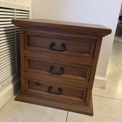 2 Nightstands For Free