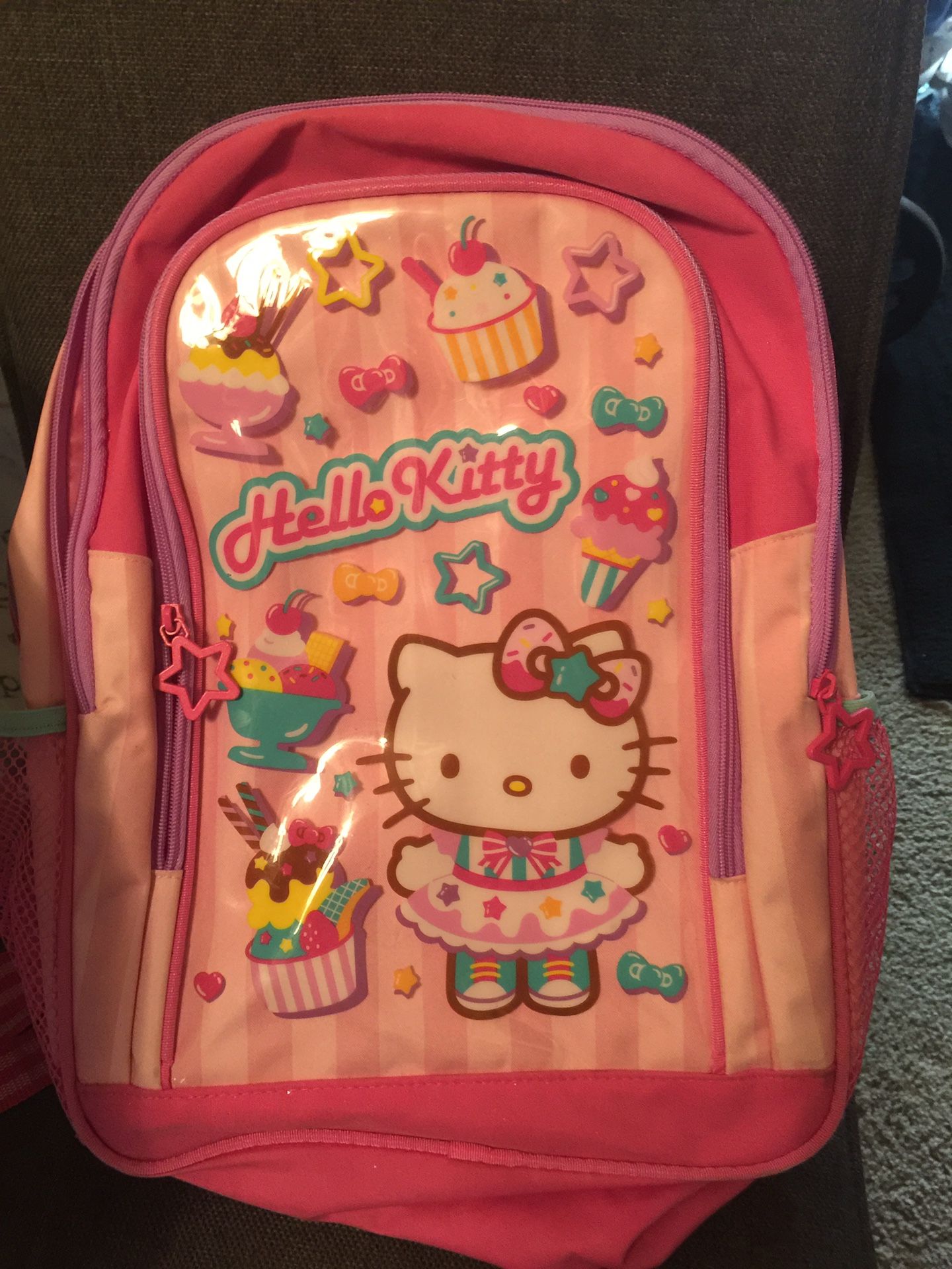 Perfect hello Kitty backpack like new no damage everything works it’s completely clean