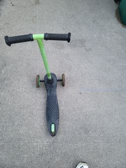 Children's toy 3 wheeled scooter