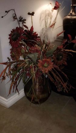 Flower arrangement base