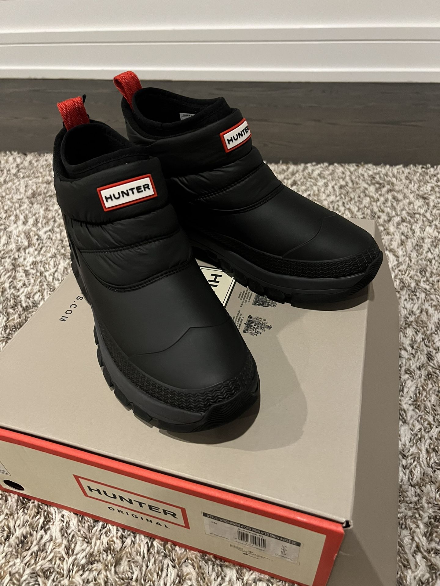 NEW HUNTER BOOTS SIZE US9