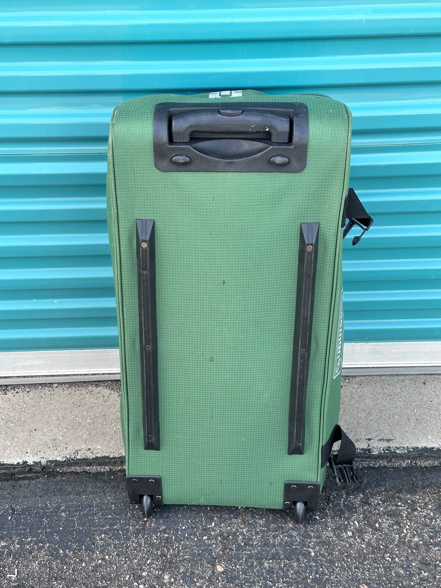 #858 Coleman Soft Luggage Duffle Bag w/ Wheels Green 32x14