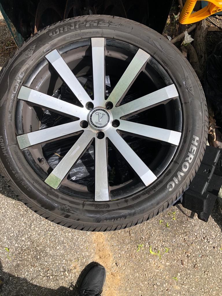 tire with rims 20 in