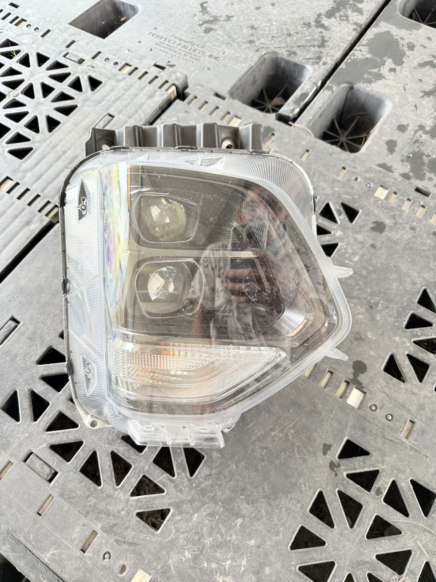 2019 2020 HYUNDAI SANTA FE RIGHT PASSENGER SIDE HEADLIGHT OEM
