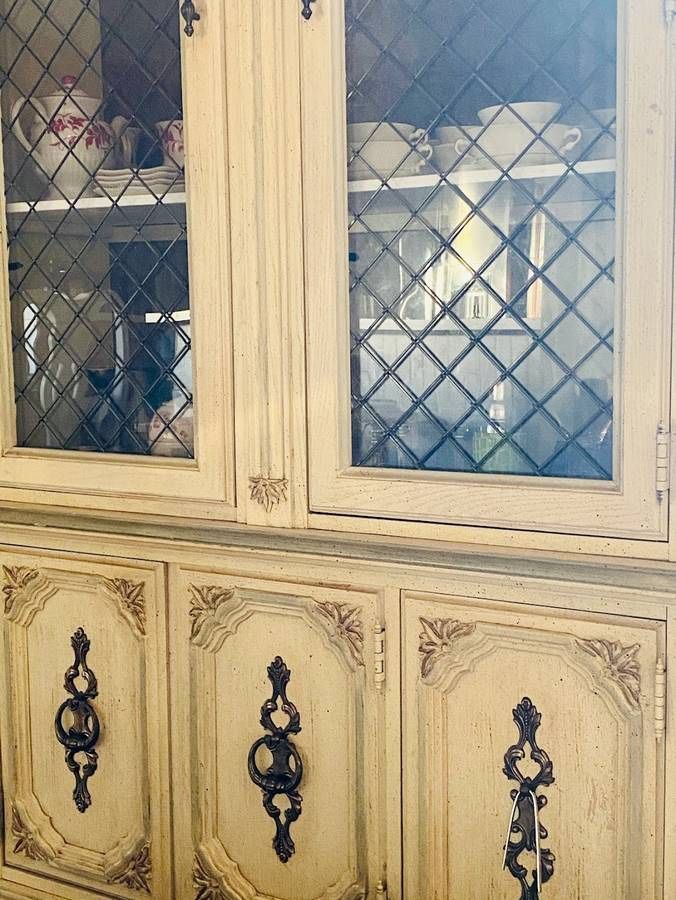 Vintage Stanley Furniture China Cabinet