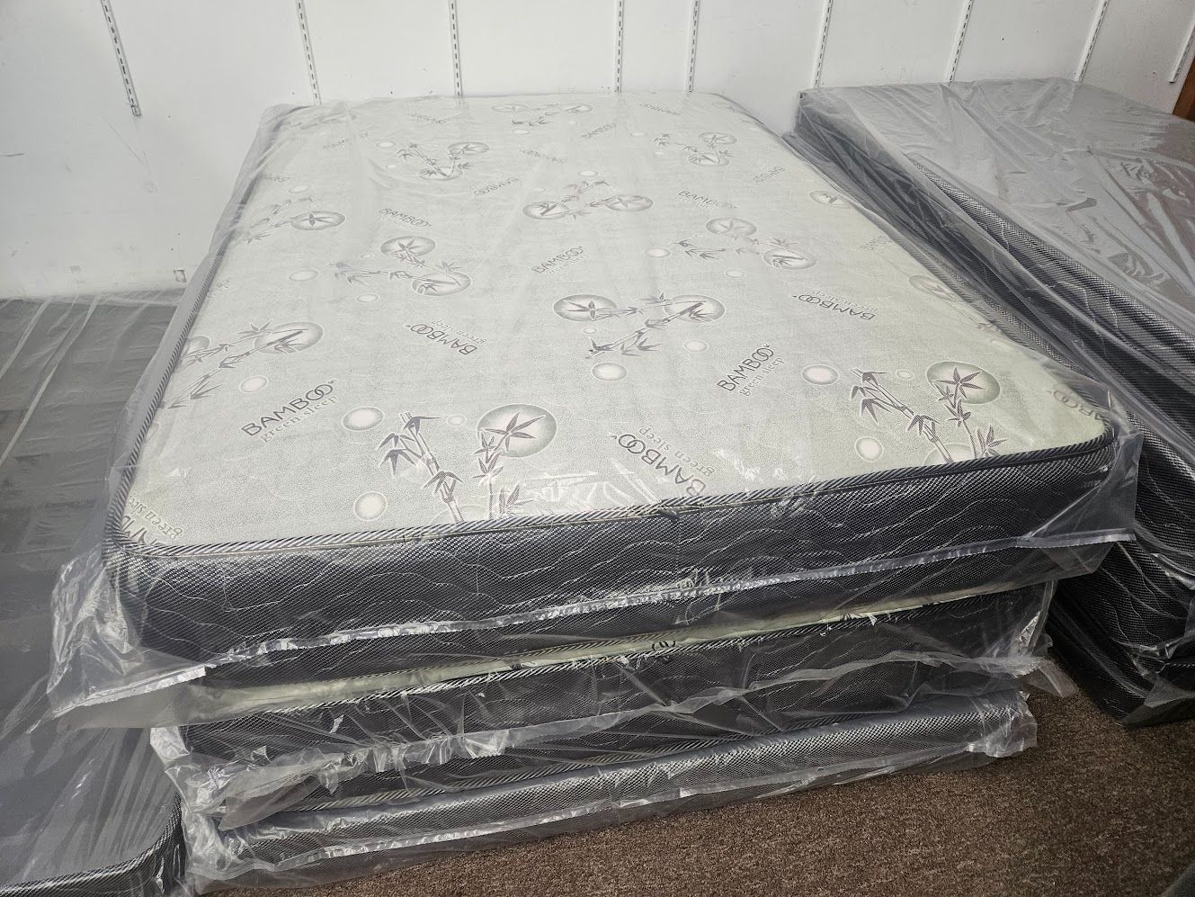 Queen mattress boxspring 2pc special