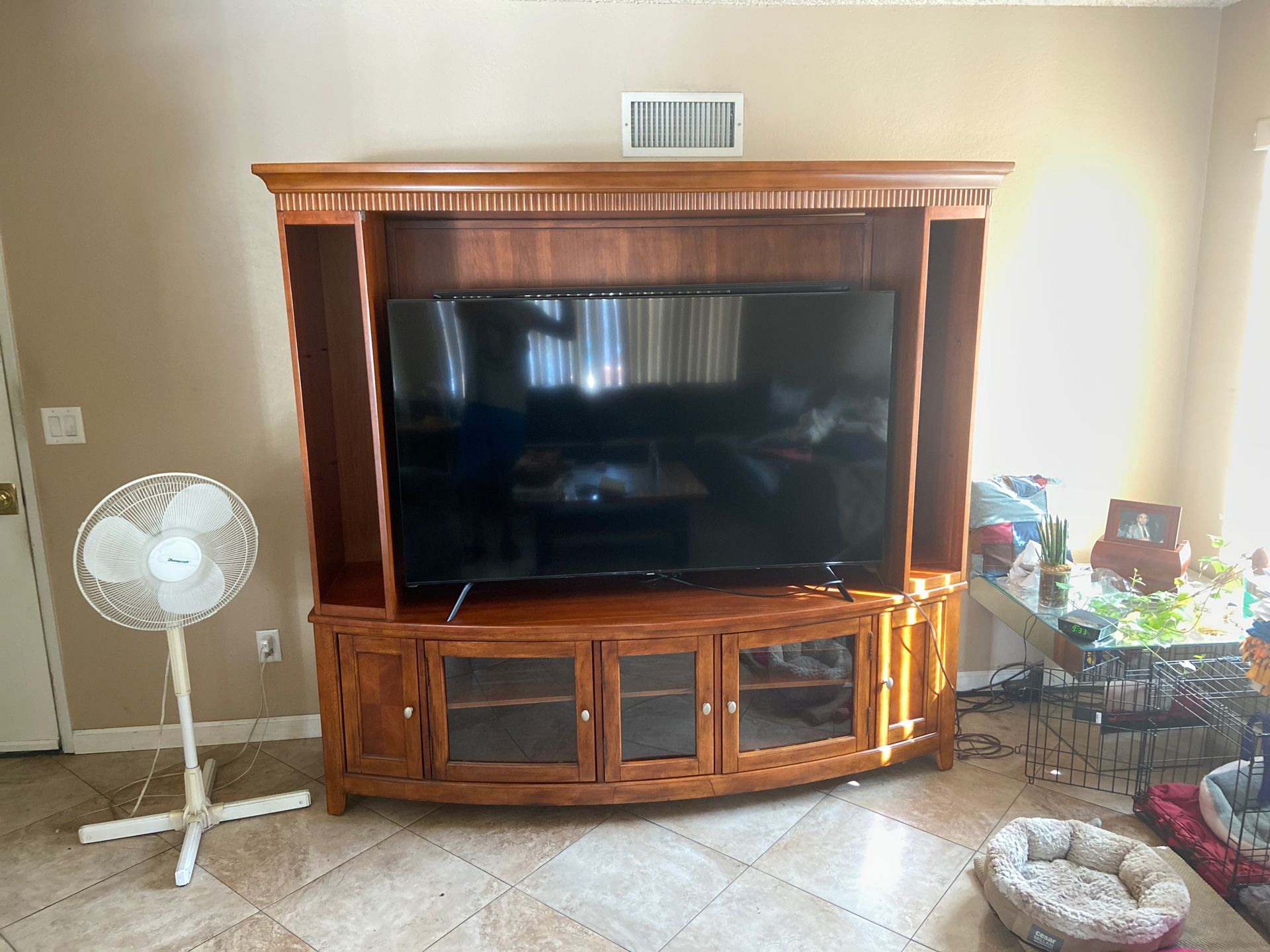 Entertainment center