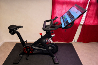 2020 Peloton Bike Plus Very Good Condition with Accessories - Centerburg, OH