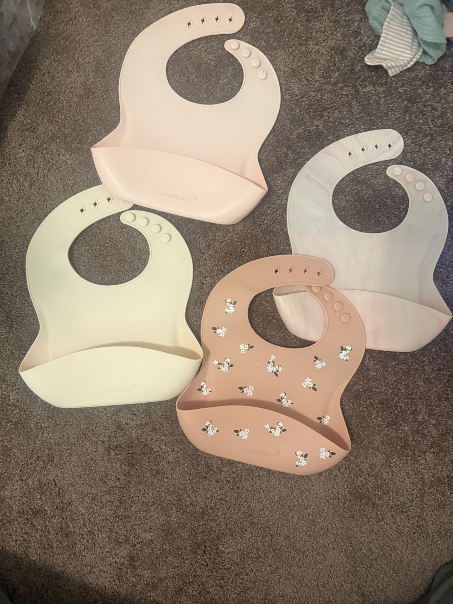 Set Of 4 Loulou Lollipop Bibs 