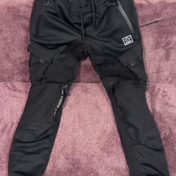 RIDE RICH UNIT 16™ V2.FLOW™ MESH ARMOURED CARGO JOGGERS {BLACK}