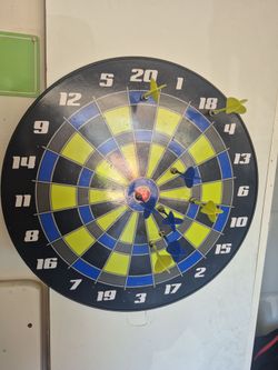 Magnet dart board