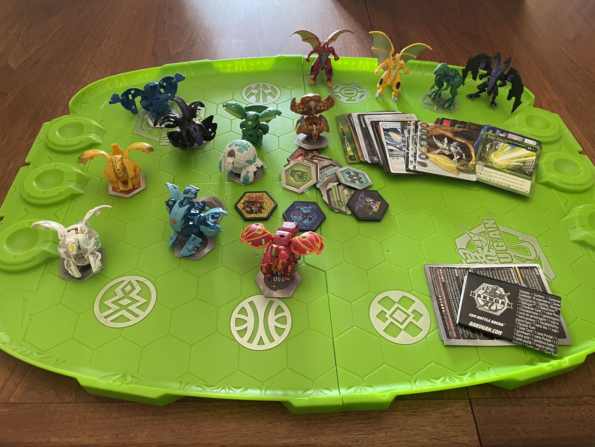 Bakugan Battle Arena, Cards And Figures