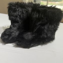 BLACK SHAGGY BOOTS