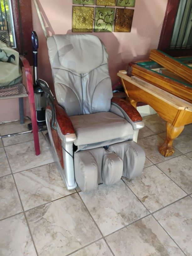 King Kong Massage Chair $100