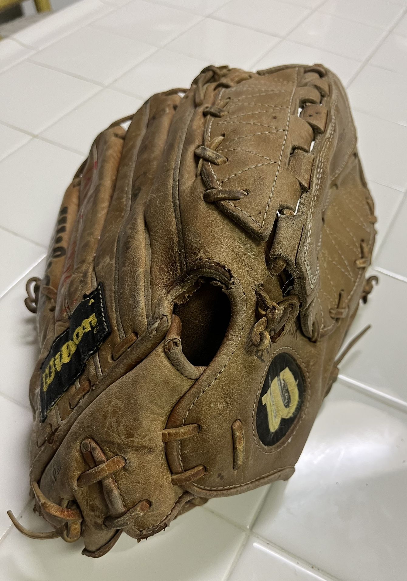 Wilson Baseball Glove .. The A2000 - XLC