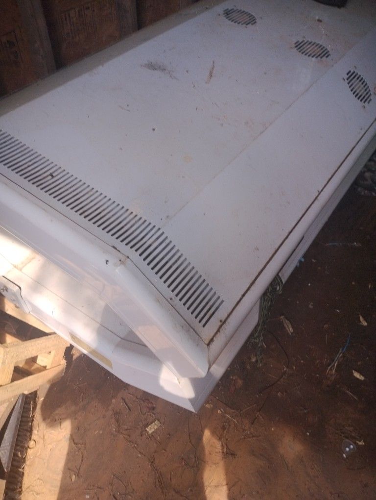 Tanning Bed Just Needs 2 Hinges ..Bulbs Are New.Works Great