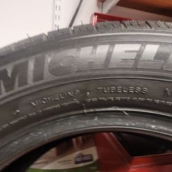 One Michelin Tire 215 60 16 Lots Of Tread