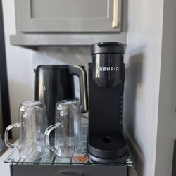 ☕️ KEURIG COFFEE BAR SET - Sleek & Modern!