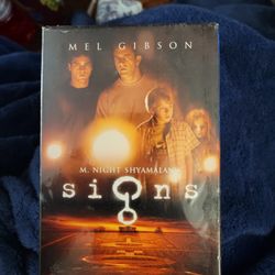 Signs VHS Movie With Mel Gibson