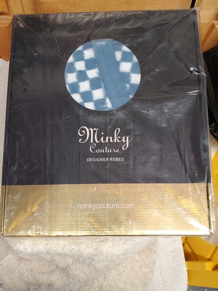 Brand New Minky Couture Designer Robe
