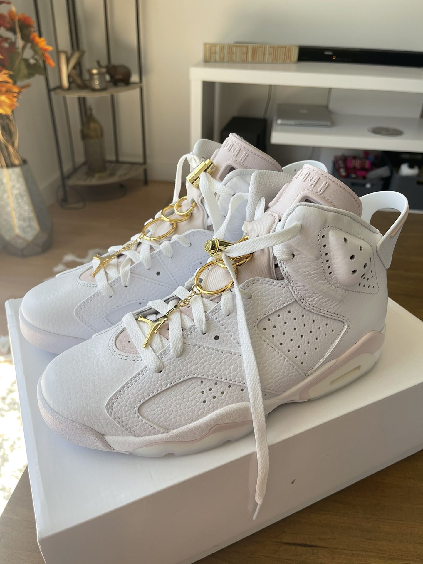 WMNS Air Jordan Retro 'Gold Hoops'
