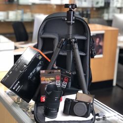 Sony a6400, 18-135mm Lens Deluxe Kit With Tripod Media And Padded Camera Bag