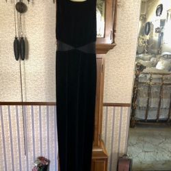 Long ValorSophisticated Black Evening Dress Size11 Never worn