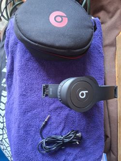 BEATS  SOLO HD  ,Black ,No wear tear , comes with bag ..